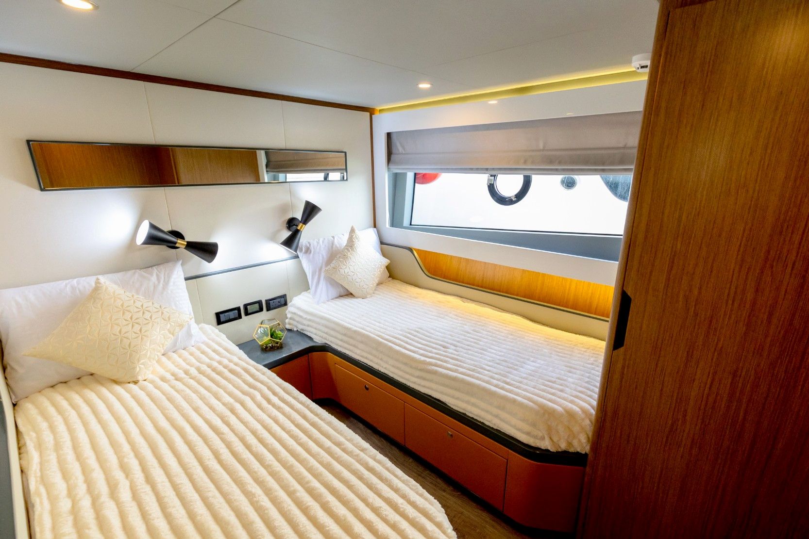 63 ft Sky Walker Amie X63 Sport, photo 4