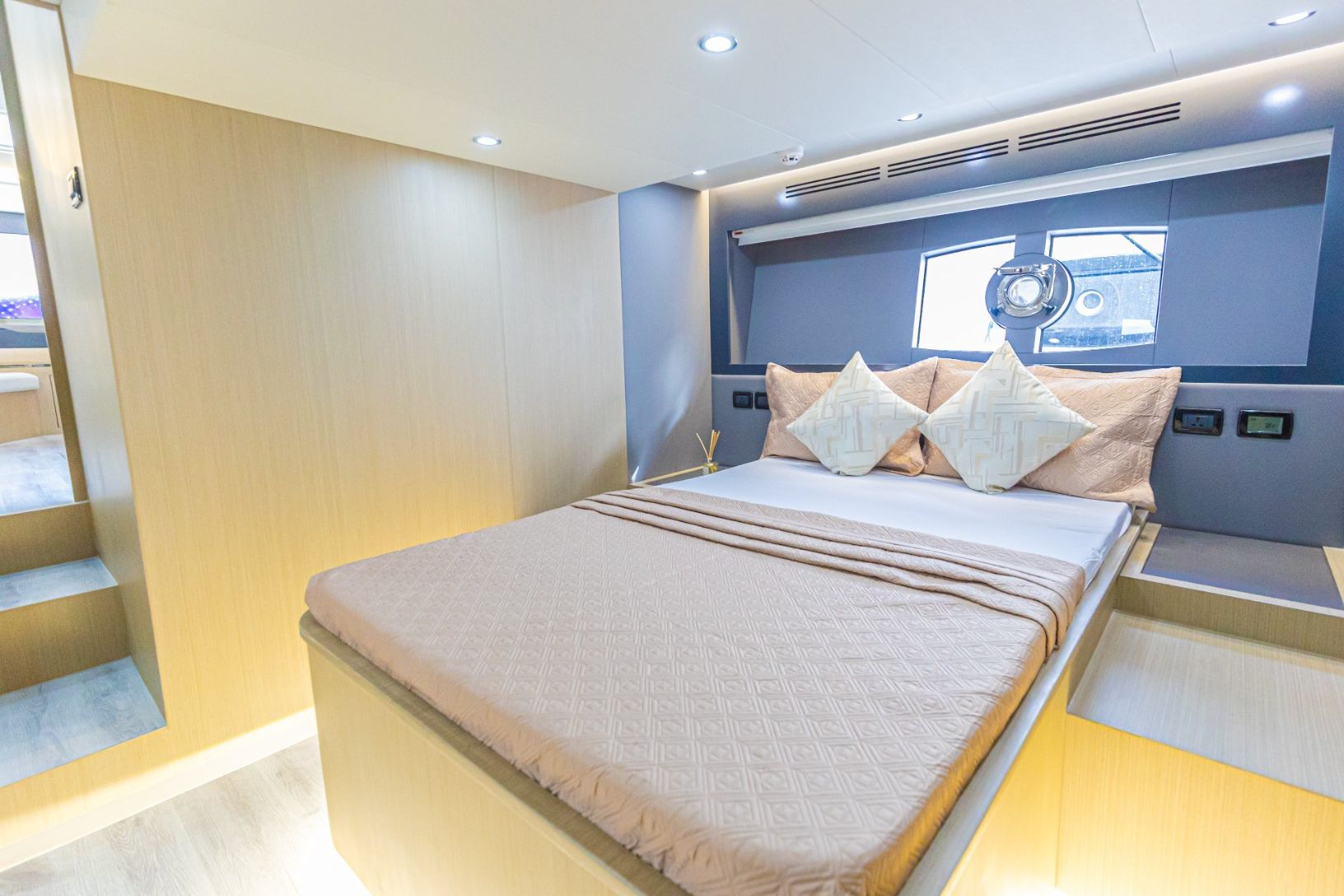 52 ft Sky Walker Ebb, photo 8